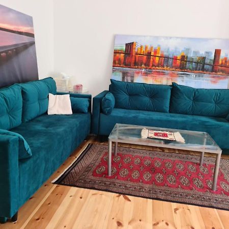 Nana-Eg-80M2 Sanierter Altbau-Parkplatz-Kleiner Garten-Wlan-Netflix-2Zimmer-Kueche-Dusche-Wanne-Waschmaschine Оберхаузен Экстерьер фото
