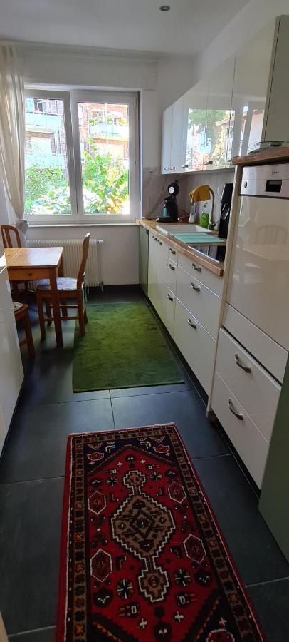 Nana-Eg-80M2 Sanierter Altbau-Parkplatz-Kleiner Garten-Wlan-Netflix-2Zimmer-Kueche-Dusche-Wanne-Waschmaschine Оберхаузен Экстерьер фото