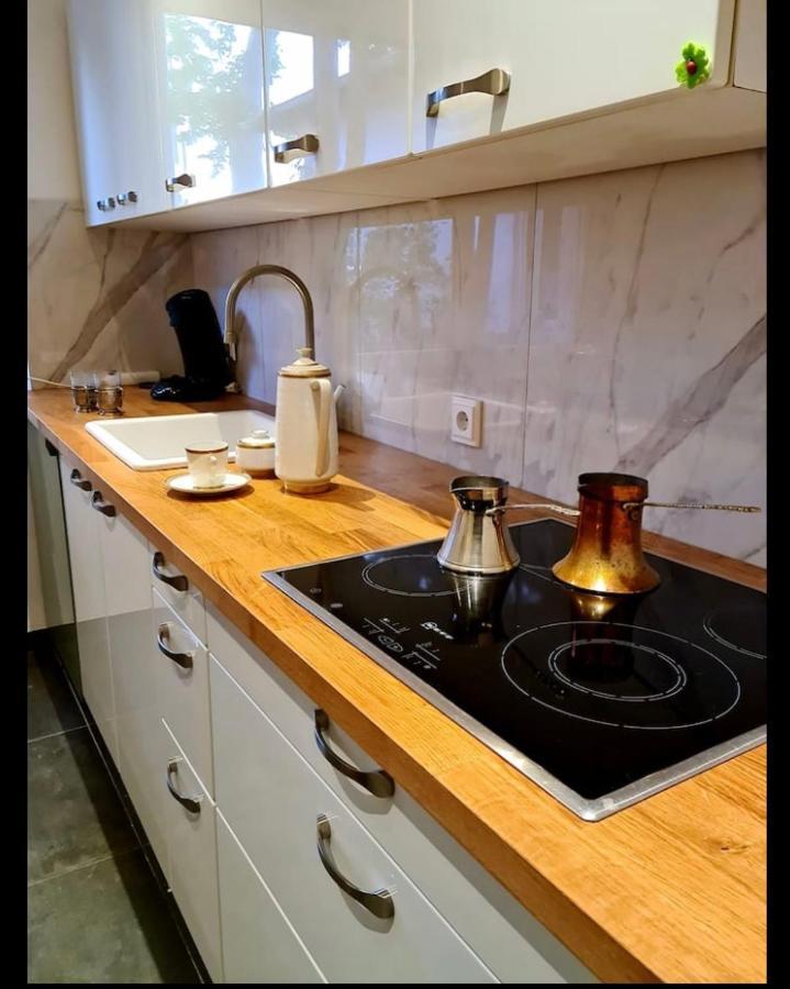 Nana-Eg-80M2 Sanierter Altbau-Parkplatz-Kleiner Garten-Wlan-Netflix-2Zimmer-Kueche-Dusche-Wanne-Waschmaschine Оберхаузен Экстерьер фото