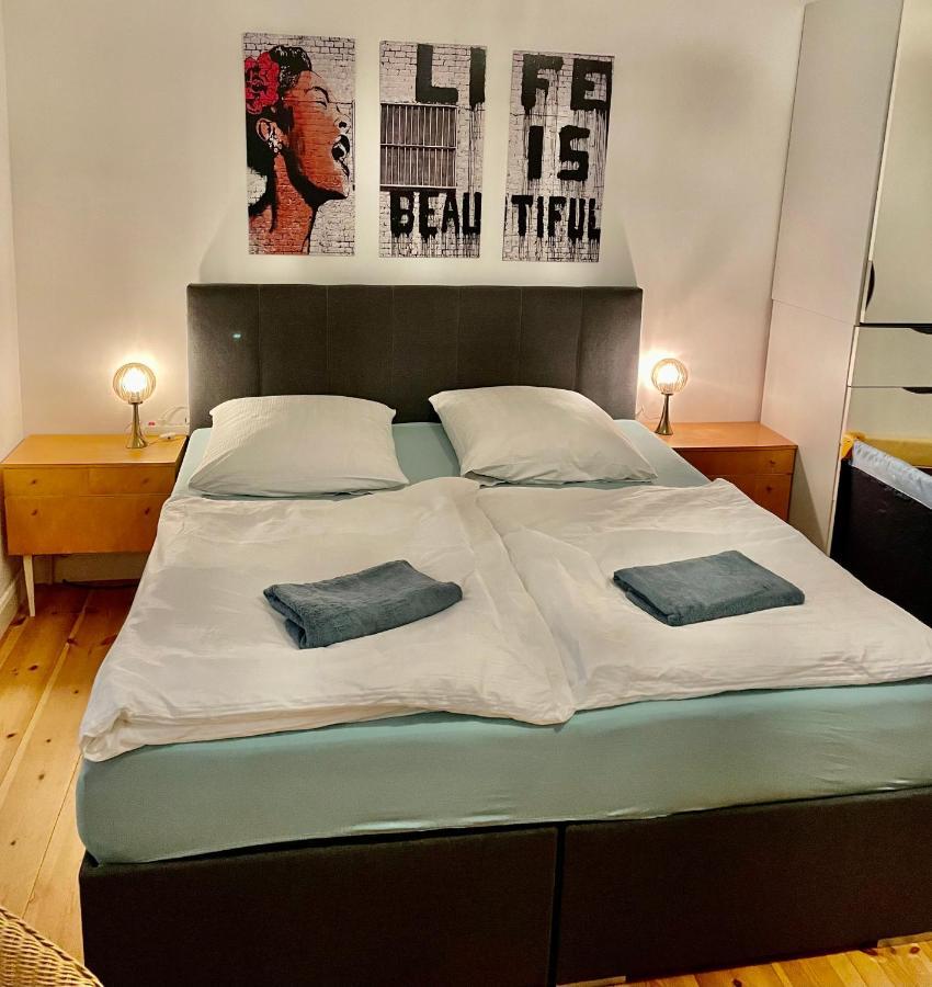 Nana-Eg-80M2 Sanierter Altbau-Parkplatz-Kleiner Garten-Wlan-Netflix-2Zimmer-Kueche-Dusche-Wanne-Waschmaschine Оберхаузен Экстерьер фото