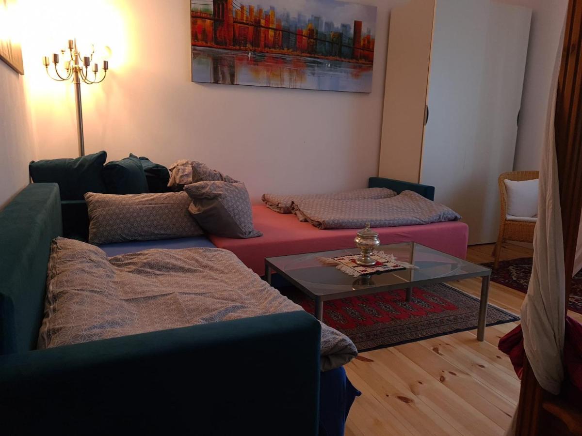 Nana-Eg-80M2 Sanierter Altbau-Parkplatz-Kleiner Garten-Wlan-Netflix-2Zimmer-Kueche-Dusche-Wanne-Waschmaschine Оберхаузен Экстерьер фото